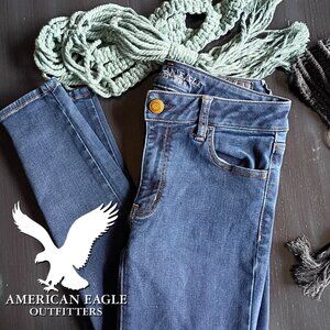 American Eagle Outfitters- Super Stretch Jeggings 8R- like new! Smoke free home!